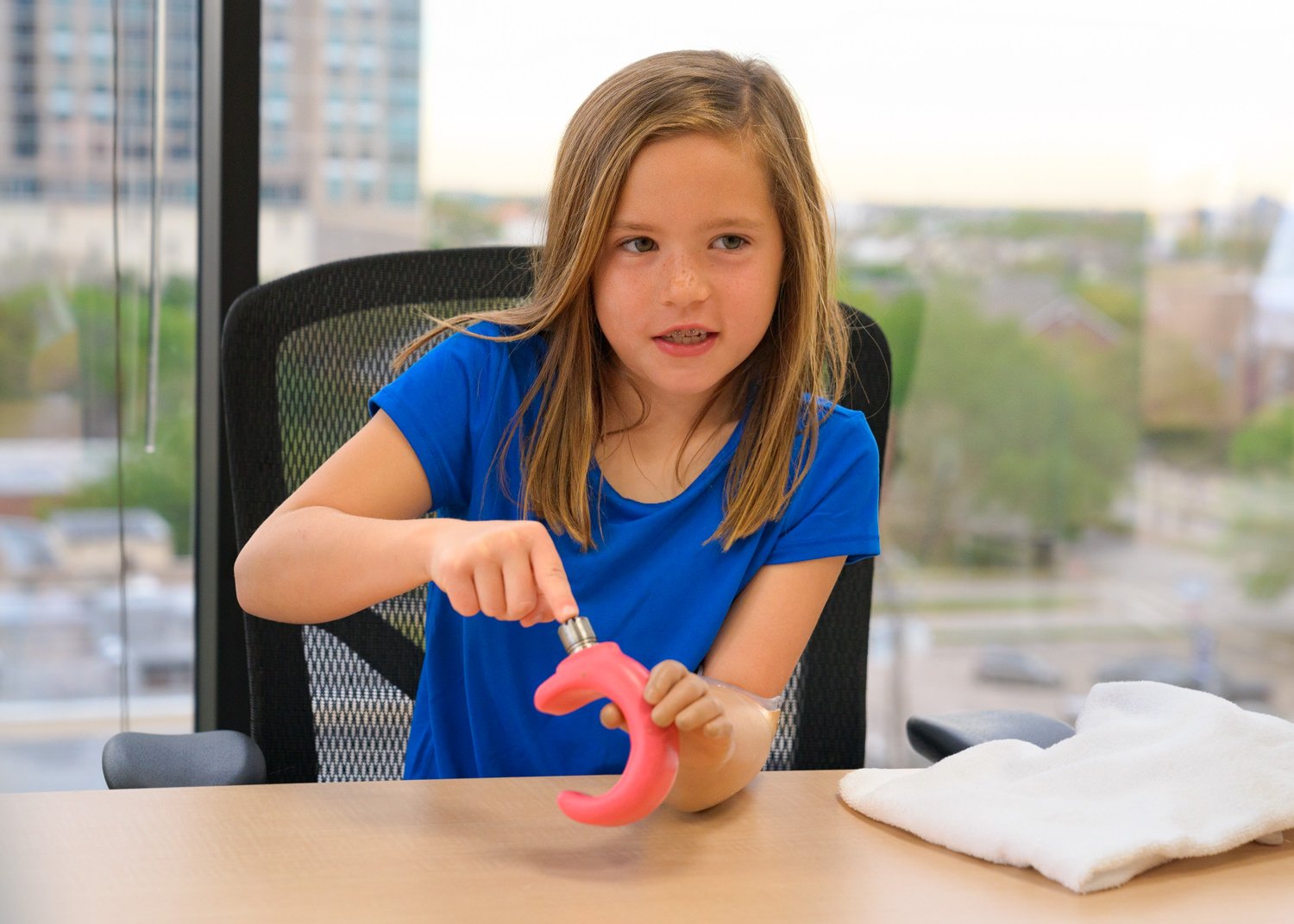 Autumn Uses her myoelectric hand to hold her activity specific swinger device