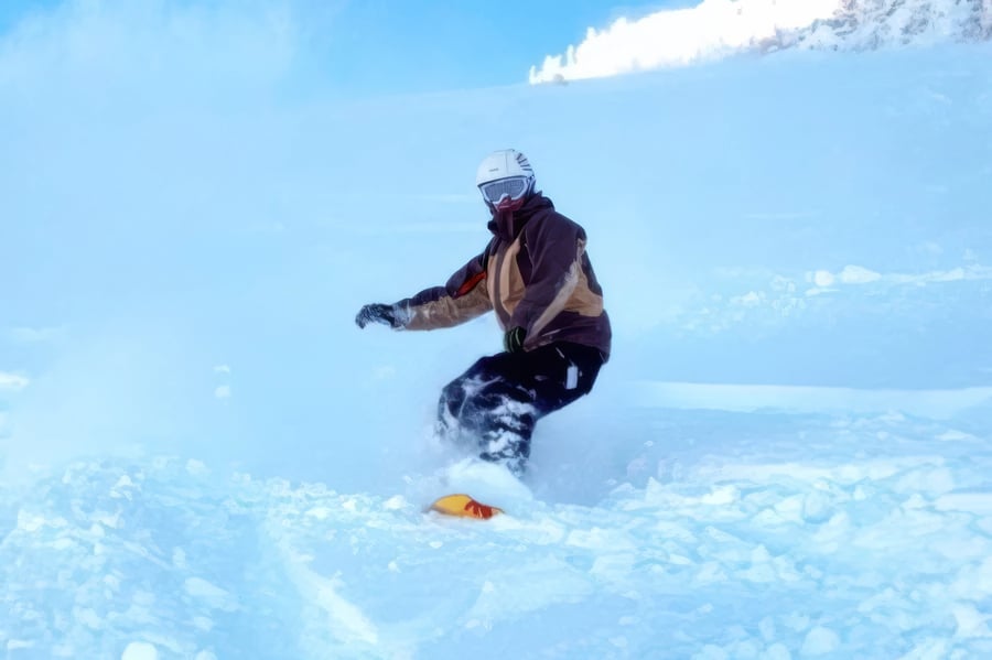 Tom Snowboarding (1)-topaz-standard v2-2x